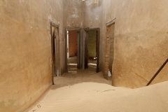 Kolmanskop envahie par le sable